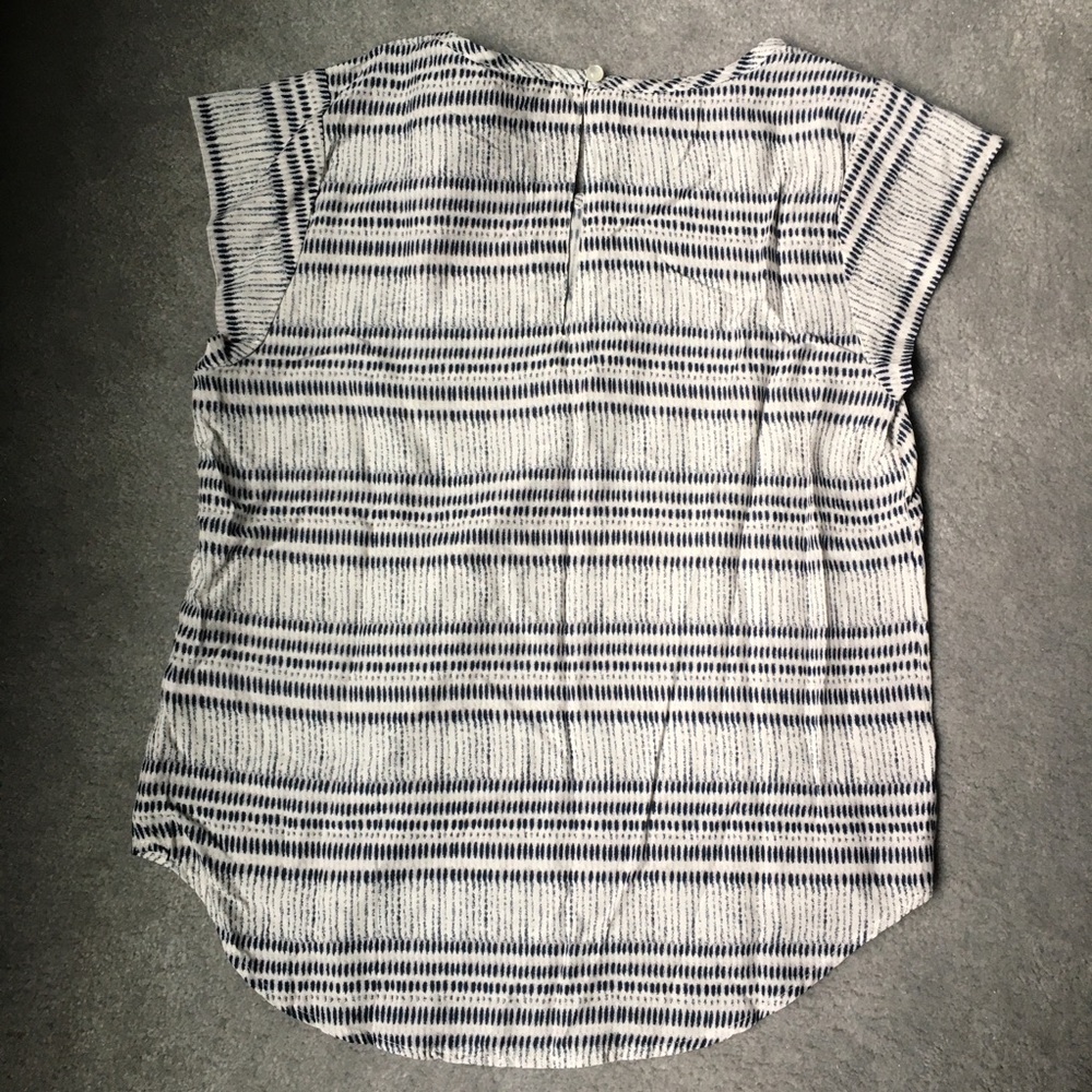 NEW patterned top, M - Picture 4 of 6